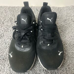 Puma Men's Black and White Sneakers